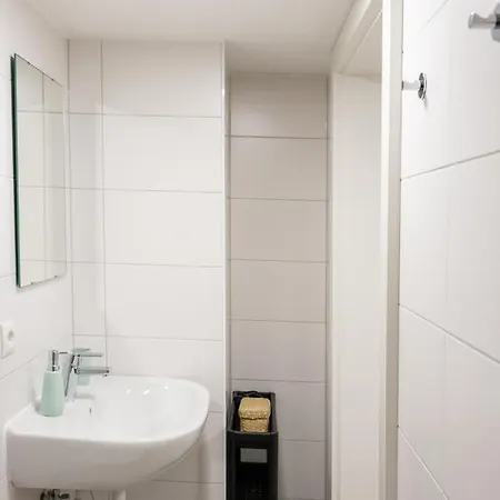 Dornbirn, Hongkong 1 * Dornbirn